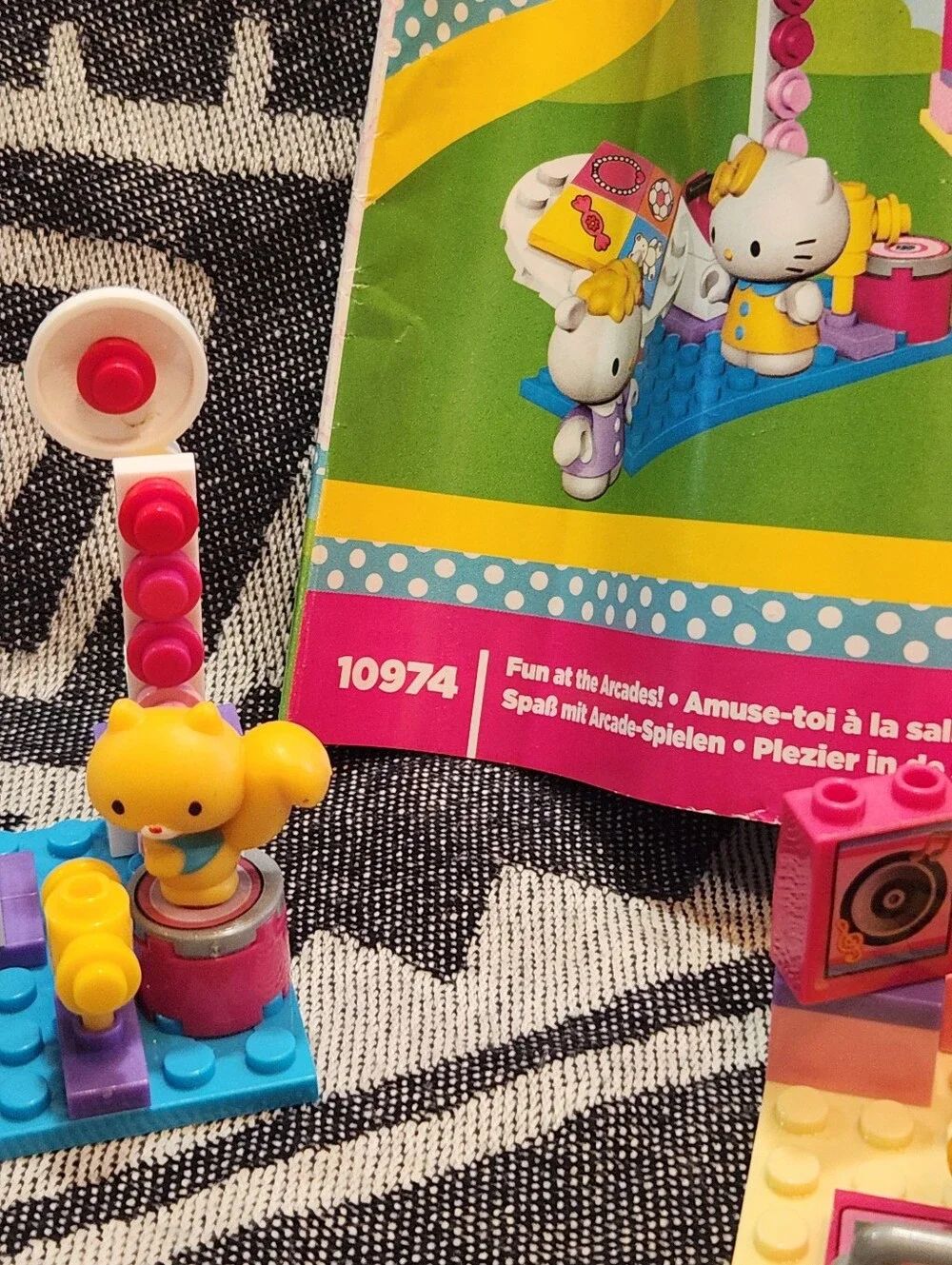 Hello Kitty Mega Bloks Fun At The Arcades 7 Minifig Playset 10974 -  Complete